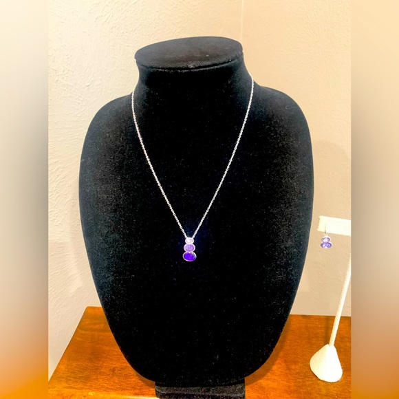 Avon silver tone necklace 18.5 inches with 3 inch extender purple /earrings - Picture 1 of 7